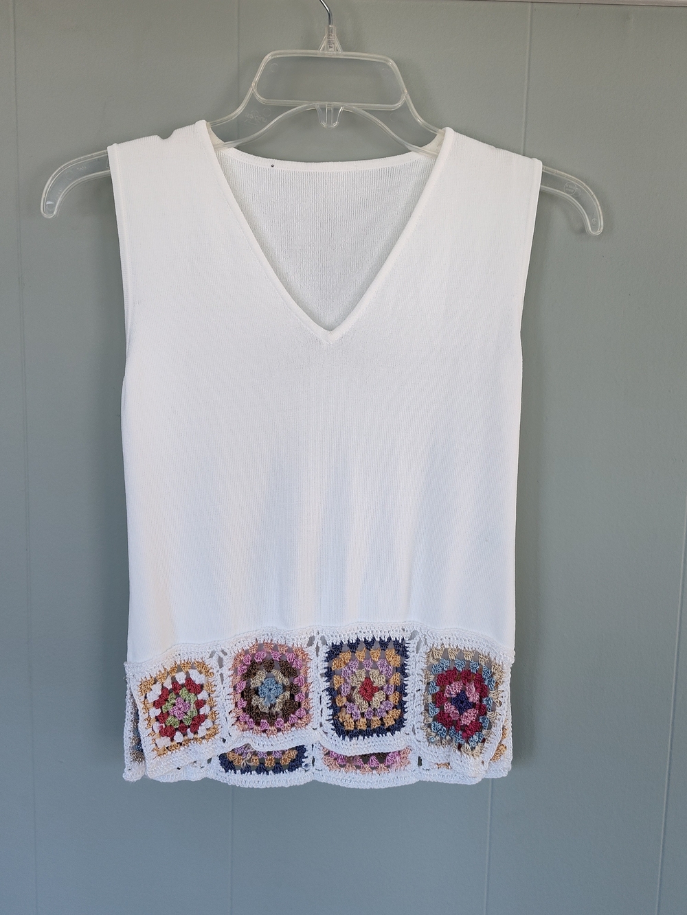 Vintage Women's White V-Neck Tank Top with Crochet Hem